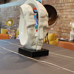 Männerskulptur – Glamouröse Umgebungen